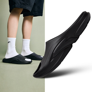 ANTA ผู้ชาย slippers รองเท้าแตะผู้ชาย  ดูดซับแรงกระแทกได้ดี รองเท้าใส่สบายระบายอากาศ 812326993-3