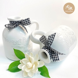 Aroma &amp; More  แจกันเซรามิคทรงกาน้ำสไตล์วินเทจ สีขาวเคลือบเงา White Ceramic Vase -For Fragrance Diffuser or Flowers