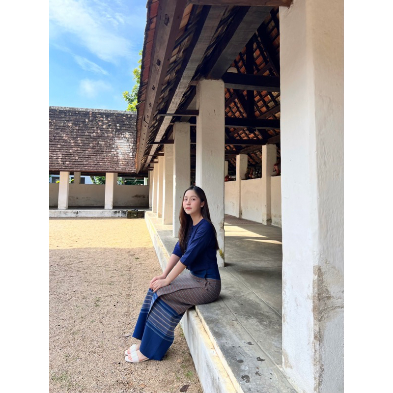 ชุดพื้นเมืองล้านนาสีกรม ผ้าฝ้ายแขนสามส่วน+ผ้าถุงทอย้อมธรรมชาติ ใส่สบาย สวยเริ่ด มุมมองที่ 5