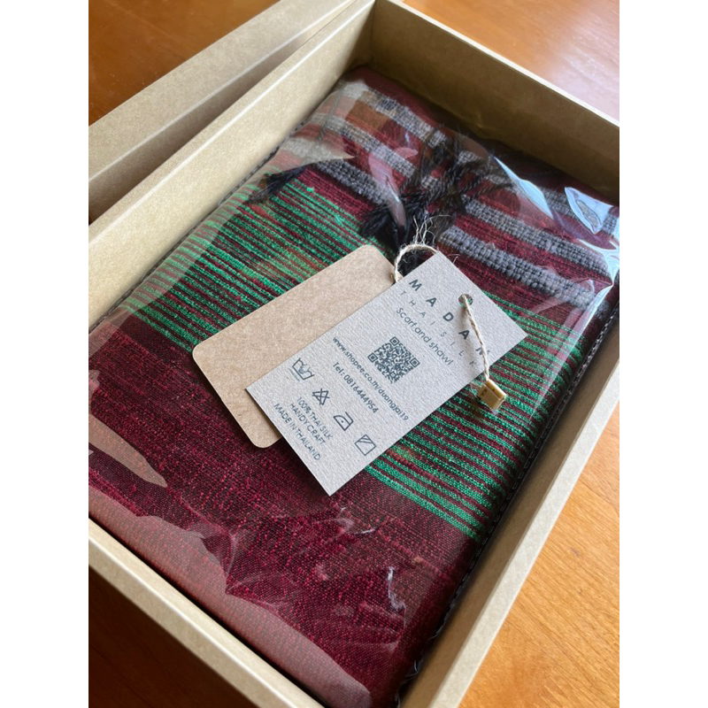 ฟรีกล่องของขวัญเลือกซื้อเป็นของขวัญของฝากผู้ใหญ่คลาสิคสวยงามมากๆผ้าคลุมไหล่ผ้าไหมแท้-handmadeทั้งผืนพร้อมจัดส่ง