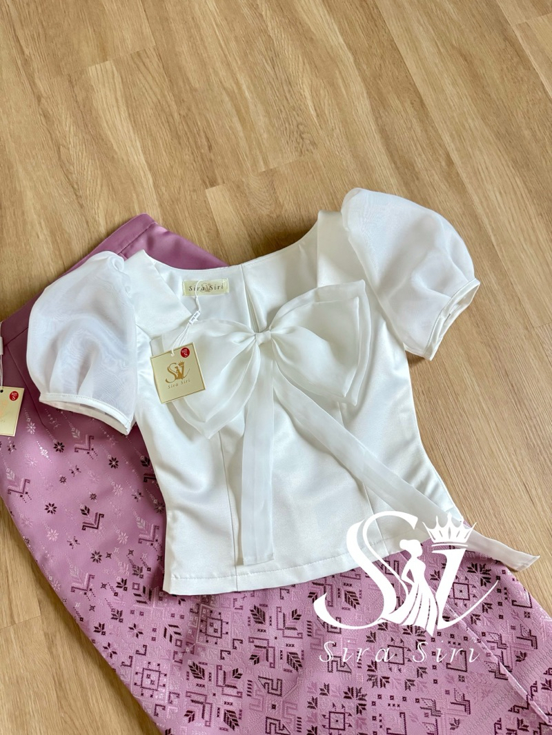 Sira Siri ชุดไทยแขนตุ๊กตาผ้าไหมหนา ติดโบว์ พร้อมผ้าถุงสำเร็จรูป New Collection มุมมองที่ 6