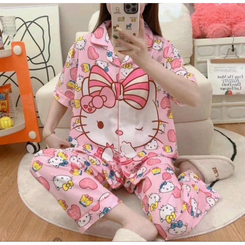ชุดนอนผ้าซาติน ลายการ์ตูน | Shopee Thailand