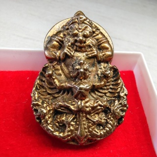 เหรียญหล่อ อสุรินทราหูเลข8(เทพพระราหูทรงครุฑ) หลังยันต์ เนื้อนวโลหะแก่ทองคำ มวลสารดี พิธีใหญ่หลายวาระ พร้อมกล่อง