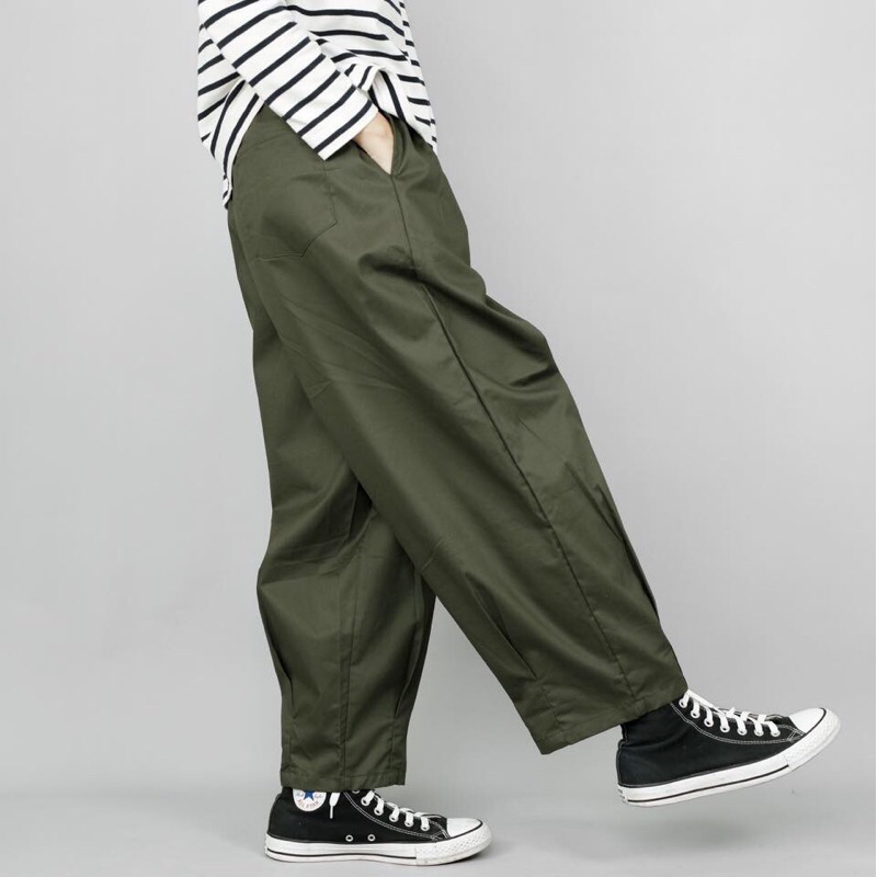 Side Line Black Top / Balloon Skirt Pants LLA0518