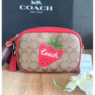 (ผ่อน0%) กระเป๋าสะพายข้าง Coach Mini Jamie Camera Bag In Signature Canvas  CH351 ลายซี สตรอเบอรี่สีแดง สายสปอร์ต 7 นิ้ว