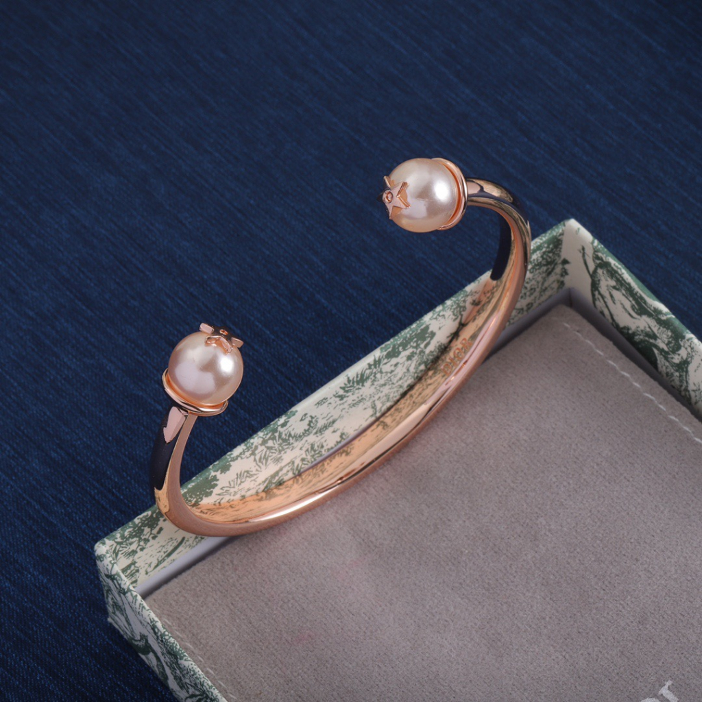new-ดิออร์-dior-elegant-minimalist-womens-gold-bracelet-สร้อยข้อมือมุก