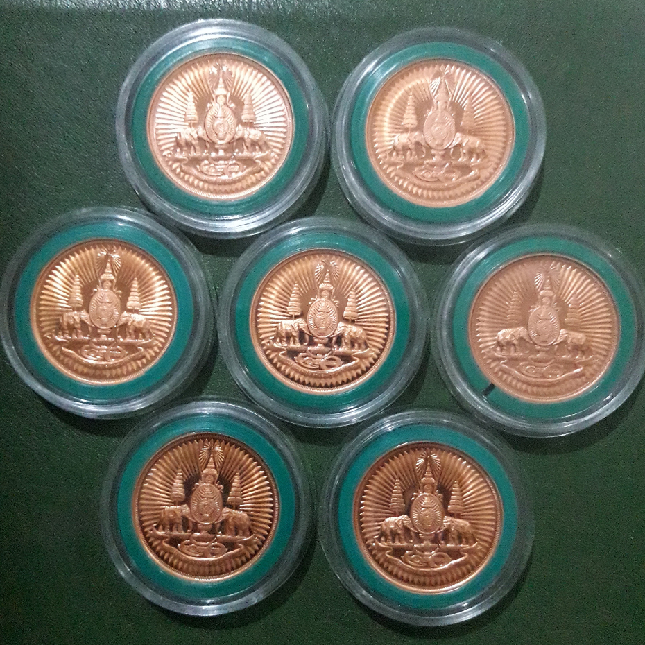เหรียญทองแดงขัดเงา-ที่ระลึก-กาญจนาภิเษก-ร-9-สองหน้า-ไม่ผ่านใช้-unc-พร้อมตลับ