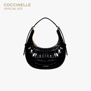 COCCINELLE กระเป๋าสะพายผู้หญิง รุ่น WHISPER CROCO SHINY SOFT MINI HOBO POCHETTE 530101 สี NOIR