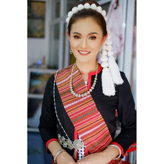 พู่มวยผมฟ้อนภูไทสกลนคร photo