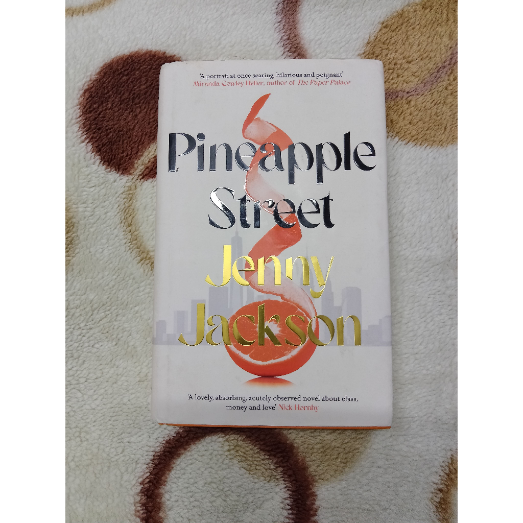 Nominee for Best Fiction 2023 (ปกแข็งมือสอง) Pineapple Street *113K