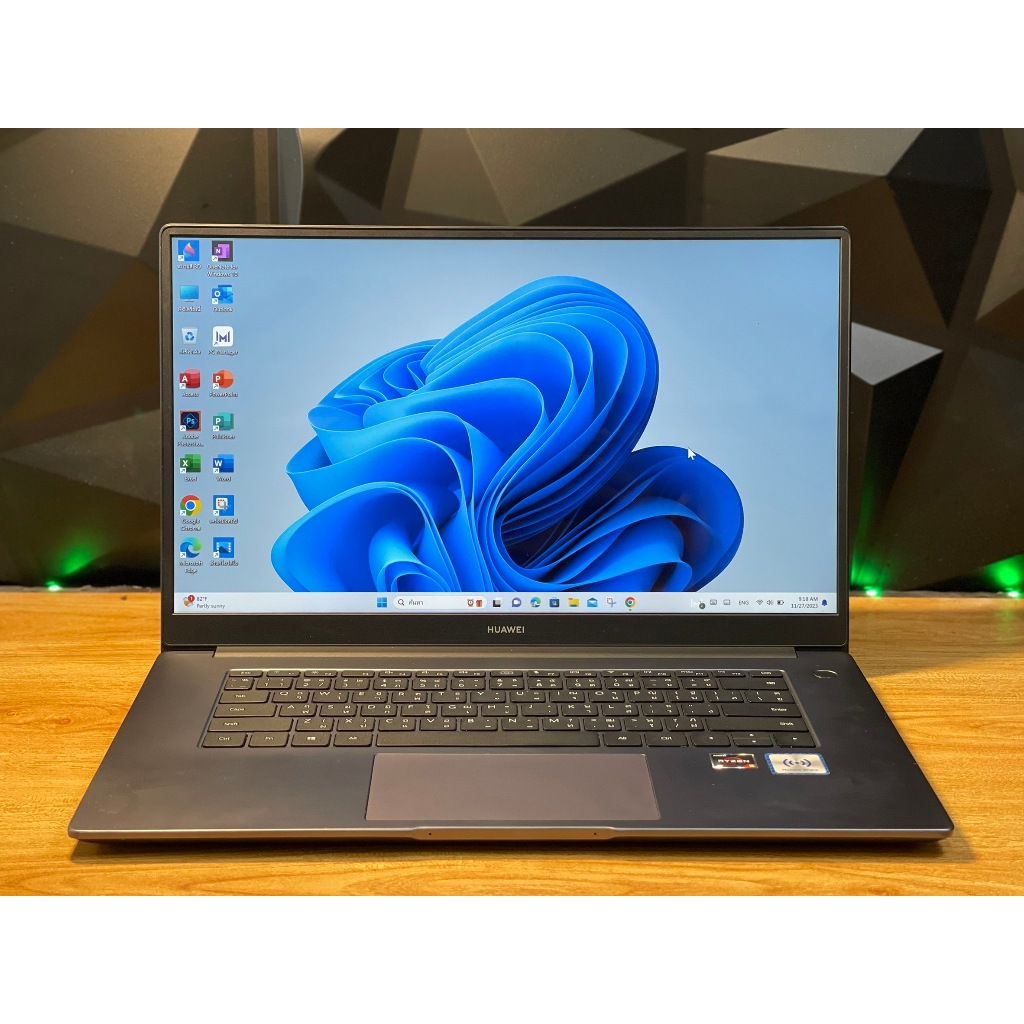 HUAWEI MateBook D15. (Model Boh-WAQ9R ) CPU :AMD RYZEN 5 3500U Ram : 8 ...