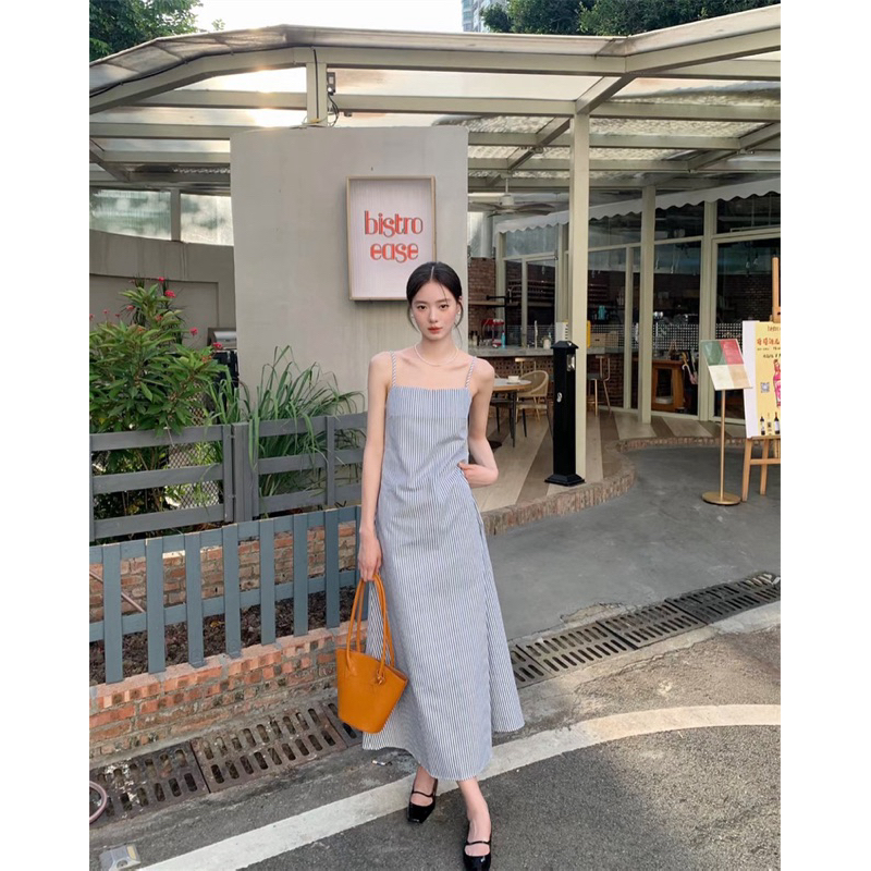 เดรสยาวสีเขียวเข้ม สายหนา ดีไซน์ไขว้หน้า ทรงเข้ารูป