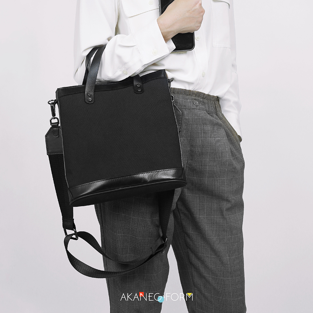 กระเป๋าสะพายผ้าแคนวาสกันน้ำ-akaneg-form-minisb-bk