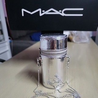 MAC LOCKED KISS POUCH กระเป่าใส่ลิปติกแมค ดีไซส์เก๋ สีสวยสะดุดตา กระเป๋าสะพายขนาดเล็ก