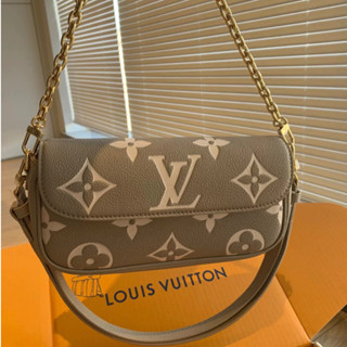 Thailand spot  Louis Vuitton/กระเป๋ารักแร้สีไอวี่/รูปแบบใหม่/กระเป๋าโซ่/จัดส่ง24ชม