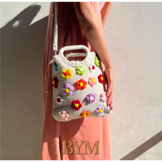 สินค้ามาใหม่ BYM BAG กระเป๋าถักโครเชย์สีขาวพร้อมตกแต่งดอกไม้ไหมพรม น่ารัก งานทำมือทั้งใบ