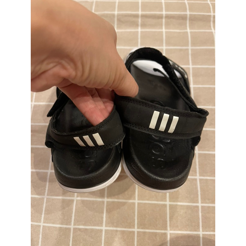 รองเท้ารัดส้นadidas-มือ2