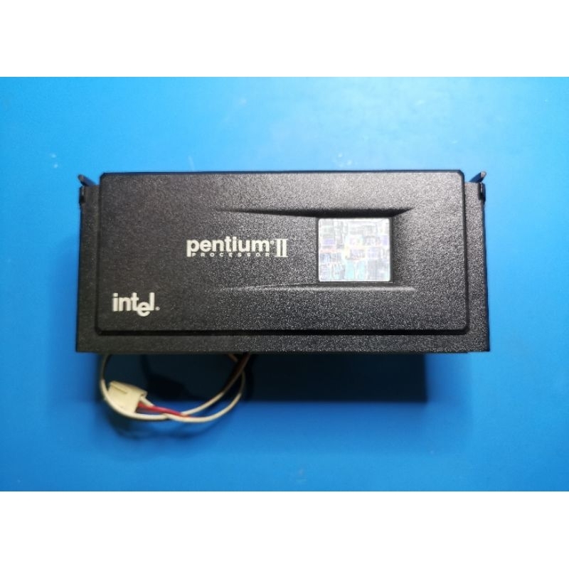 Intel Pentium II 266 MHz SL2HE w/ Large Passive Cooler - Slot 1