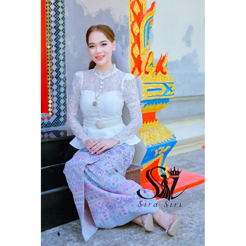 SIRA SIRI ชุดไทยแฟนนาค งานบวช เสื้อลูกไม้แขนยาว ผ้านิ่ม ผ้าถุงสำเร็จรูป มุมมองที่ 3