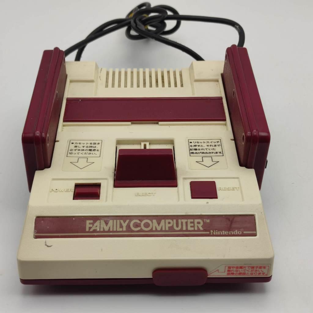 Famicom ขาวแดง เครื่องก๊อปยุคเก่า เฉพาะตัวเครื่อง [JUNK] เทสแล้ว ไฟเข้า ...