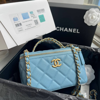 กระเป๋าสะพายข้างchanel MINI VANITY WITH HANDLE COLL 22S IN CAVEAR GHW ใหม่มากเป็น รุ่นที่มาแรงมากในตอนนี้