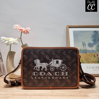 (แท้ 💯%‼ from Factory) 🔆 Model C8445 CHARTER CROSSBODY 24 WITH HORSE AND CARRIAGE PRINT