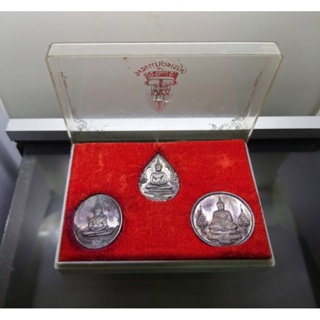 เหรียญ พระแก้วมรกต แท้ 💯% (ครบชุด 3ฤดู ร้อน หนาว ฝน )หลัง ภปร ที่ระลึกฉลองวัดพระศรี ฯ รุ่นแรก เนื้อทองแดงรมดำ ปี2525