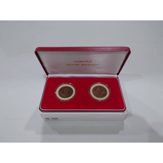 เหรียญทองแดง ชุด ที่ระลึกพระบรมราชาเษกและราชาภิเษกสมรสครบ 50 ปี 2543 พร้อมกล่องเดิม