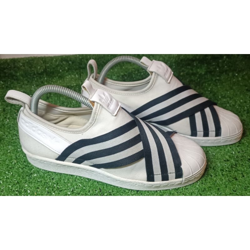 White mountaineering superstar slip clearance on