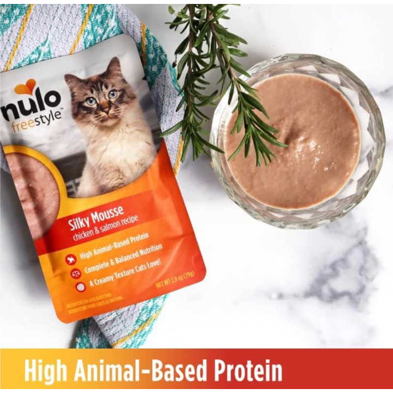 พร้อมส่ง (79 G) อาหารแมวทุกวัยเนื้อมูส สูตรไก่และแซลมอน Nulo Freestyle