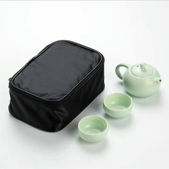 The tea set is easy to carry and suitable for travel.