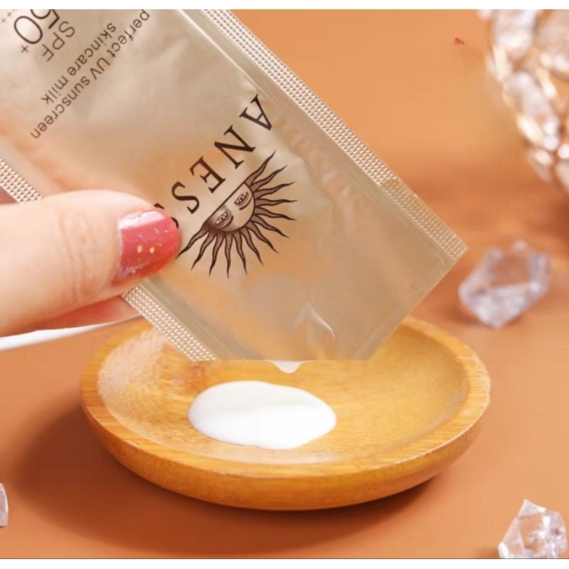 ครีมกันแดด เนื้อบางเบาคุมมันกันน้ำ อเนสซ่าPerfect UV Sunscreen Skincare Milk SPF50+ PA++++
