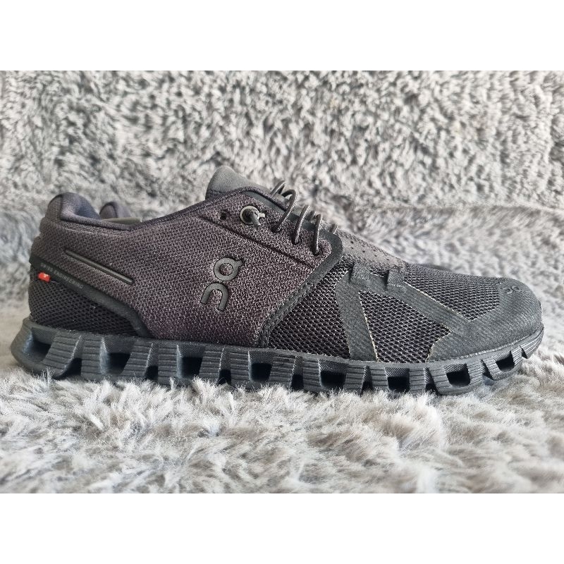 On Cloud QC size 40.5 ยาว 255 (มือสองของแท้) | Shopee Thailand