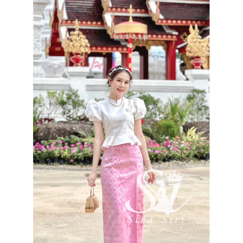 SIRA SIRI ชุดผ้าไหมอิตาลีทรงบาร์บี้ แขนตุ๊กตา ผ้าถุงสำเร็จรูป งานบุญ งานแต่ง หรูหรา มุมมองที่ 3