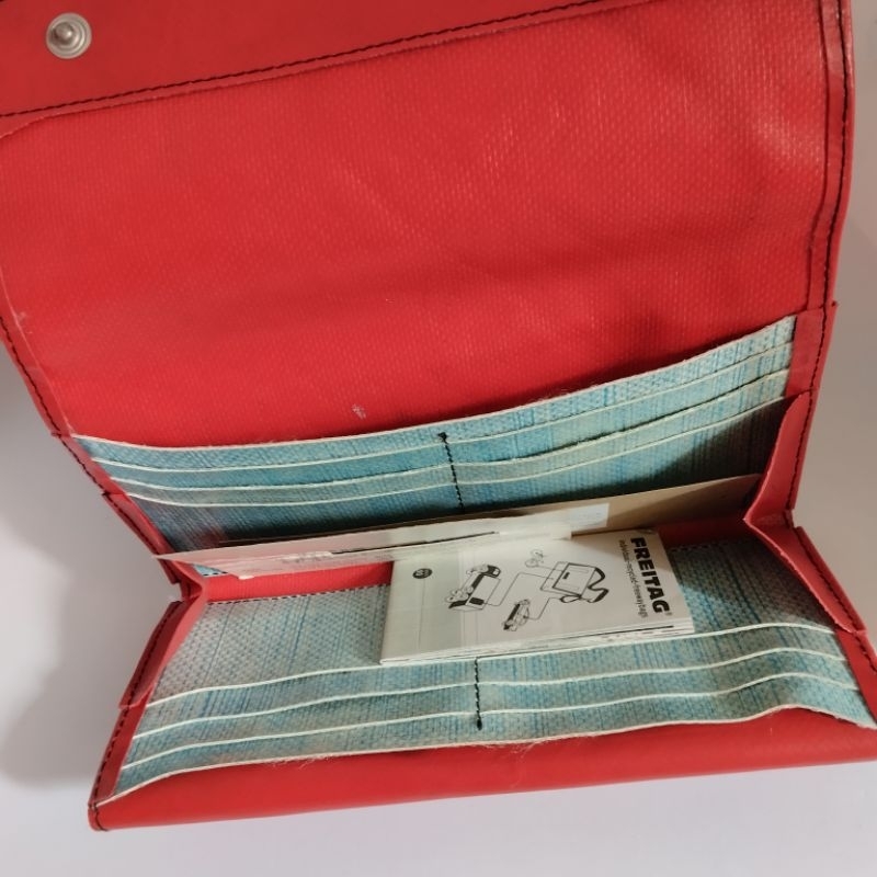 กระเป๋าสตางค์-freitag-แท้-สีแดง-มือหนึ่ง