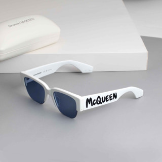 แว่นกันแดด ALEXANDER MCQUEEN : AM0405S 004 SIZE 54 MM. (WHITE-WHITE-BLUE)