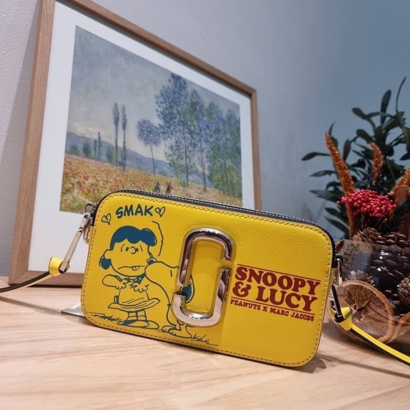 PEANUTS × MARC JACOBS THE SNAPSHOT CROSSBODY BAG ออริสลับแท้ คอลเลคชั่น
