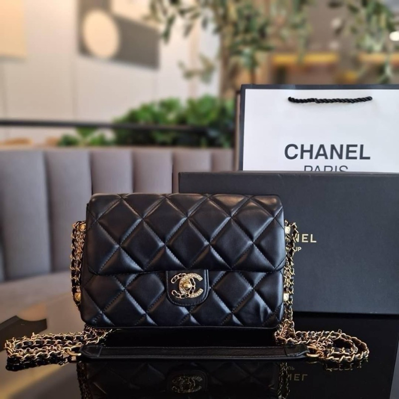 รุ่นใหม่ล่าสุด!! กระเป๋างานกิฟท์ CHANEL VIP GIFT CROSSBODY BAG กระเป๋า