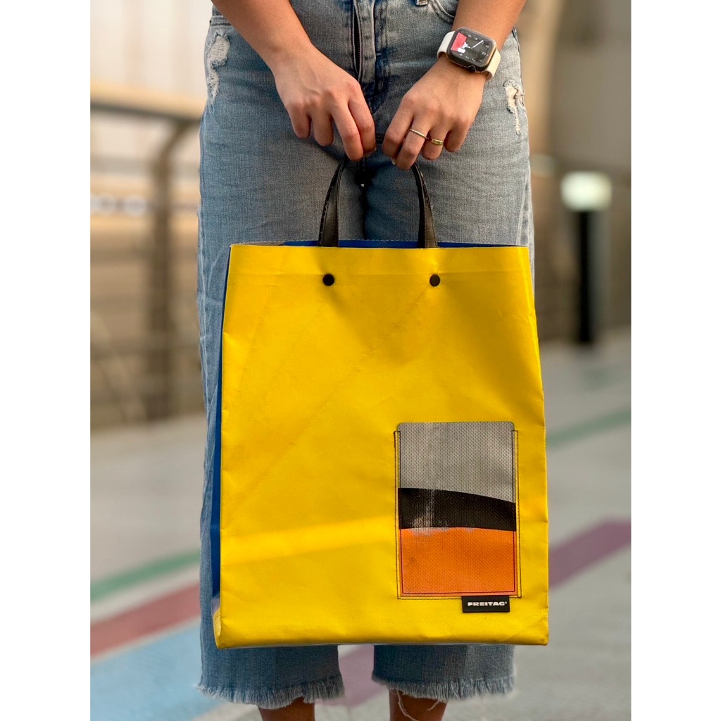 Freitag BUH F718 ?? ผ้าเหลืองกับน้ำเงิน (สภาพ 98%) | Shopee Thailand