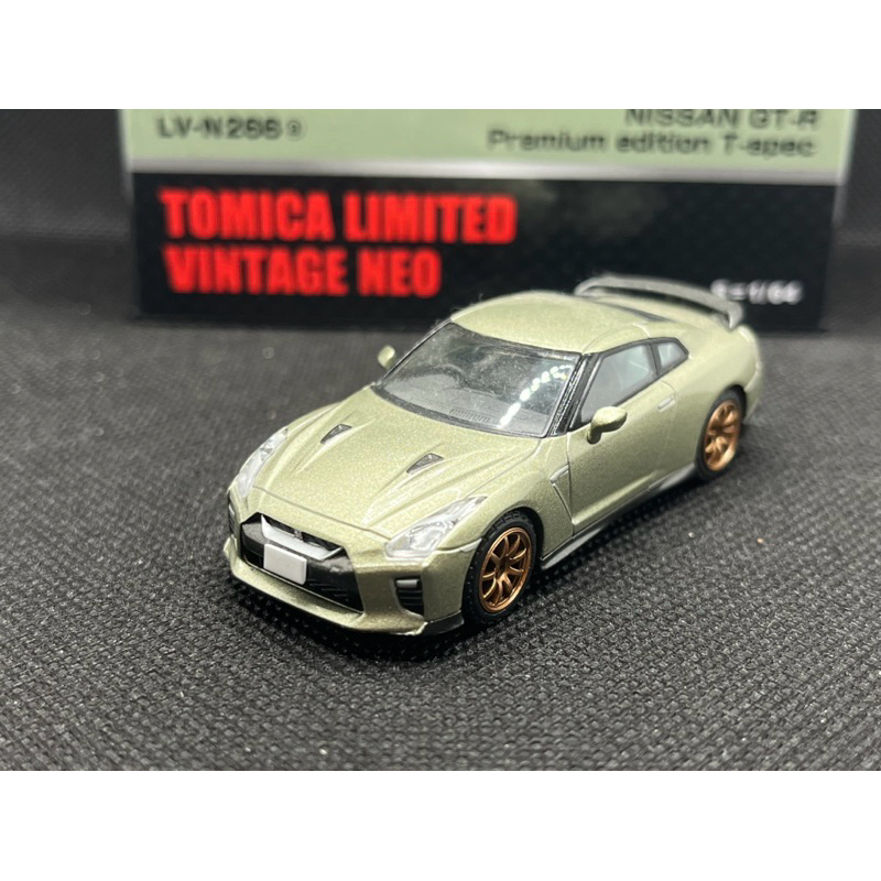 Nissan GTR R35 Premium Edition สีเขียว 1/64 TLV | Shopee Thailand