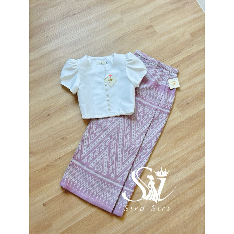 SIRA SIRI ชุดไทยทำบุญหรู เสื้อไหมอิตาลีคอวีหัวใจ ผ้าถุงสำเร็จรูปซิปหลัง ทรงสวยเป๊ะ มุมมองที่ 5