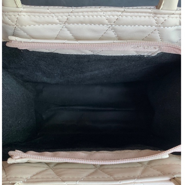 กระเป๋าสะพายช้อปปิ้งpradaสีขาวกว้าง11x8-5นิ้ว