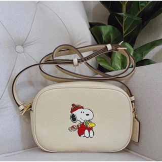 🎀(สด-ผ่อน) CF249 Peanuts Mini Jamie Camera Bag With Snoopy Cuddle Motif