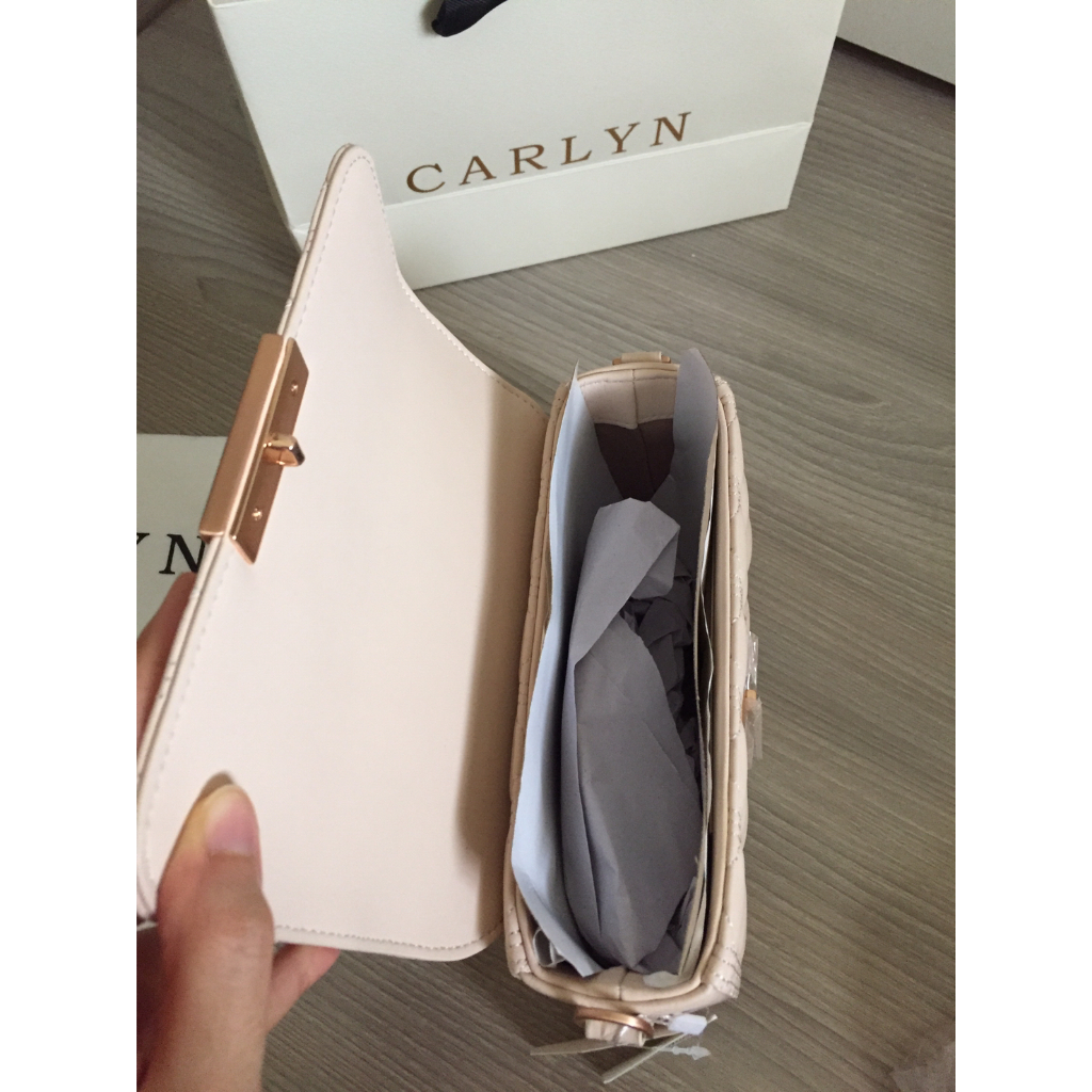 carlyn-กระเป๋าสะพายข้าง-cross-body-ของแท้-สภาพดีมากๆ-อุปกรณ์ครบ-used-like-new