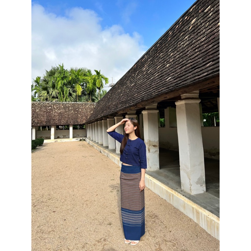 ชุดพื้นเมืองล้านนาสีกรม ผ้าฝ้ายแขนสามส่วน+ผ้าถุงทอย้อมธรรมชาติ ใส่สบาย สวยเริ่ด มุมมองที่ 3