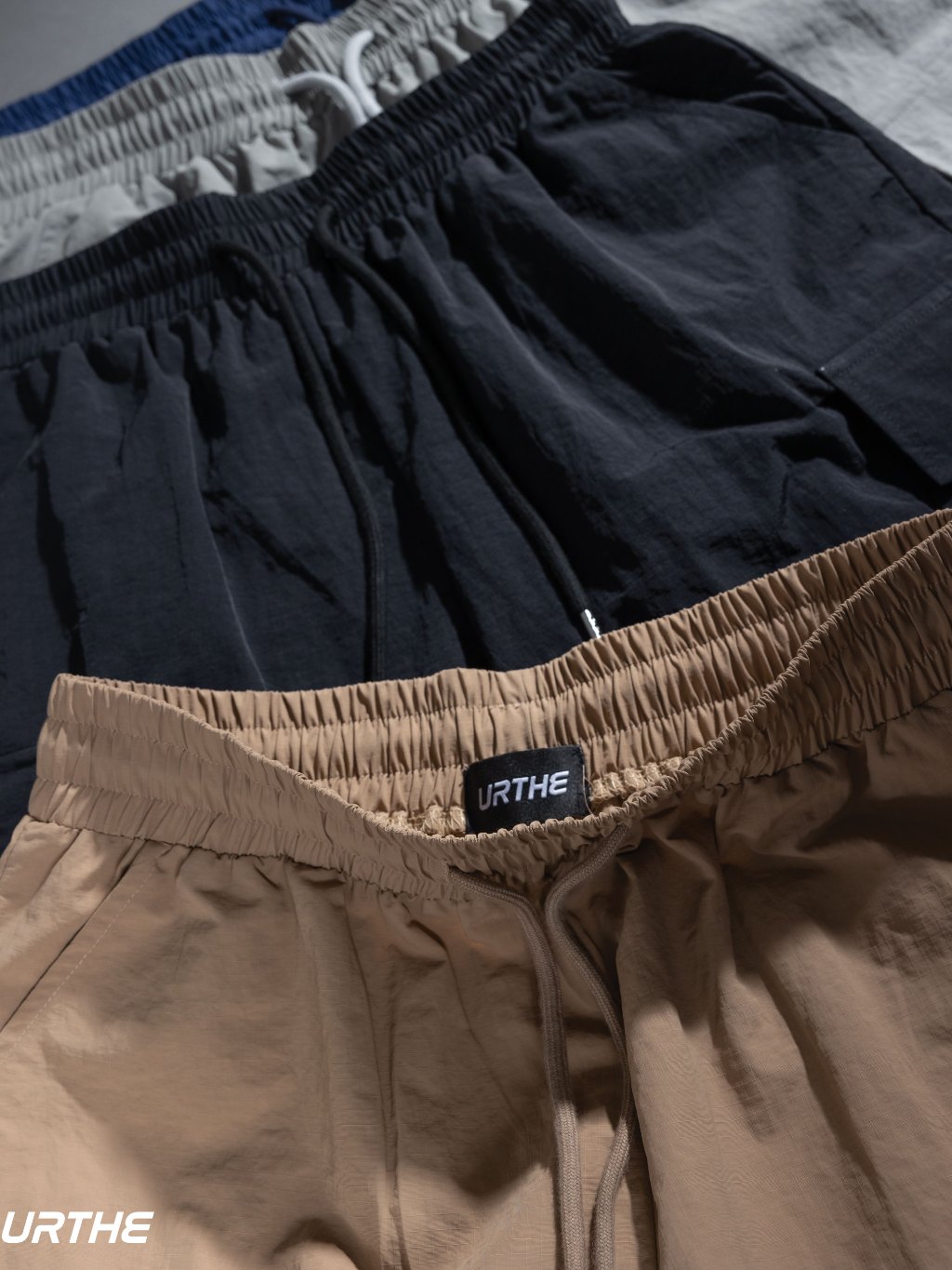 URTHE - กางเกงขาสั้น คาร์โก้ เอวยืด รุ่น CARGO SHORTS สี ดำ เทา น้ำตาล