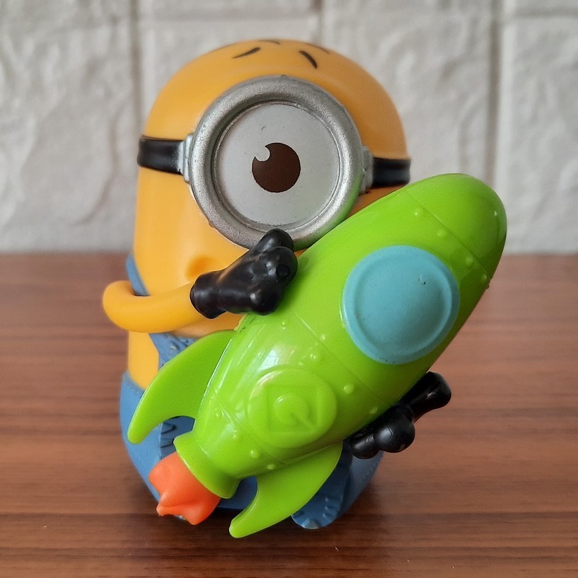 (มือสอง ลิขสิทธิ์แท้) ตุ๊กตา โมเดล ฟิกเกอร์ มินเนี่ยน กับนักแข่งจรวด ...