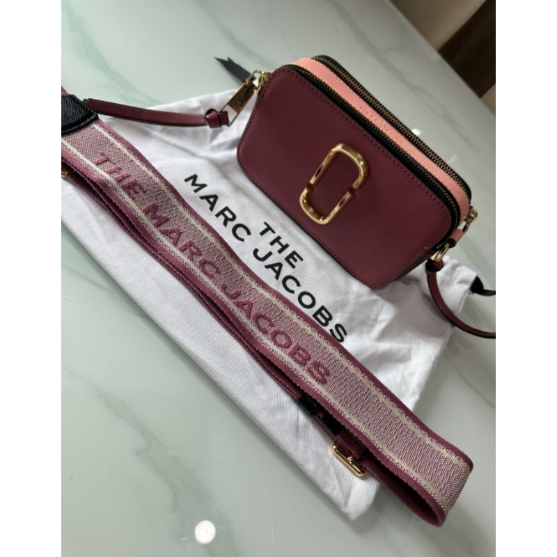 กระเป๋า marc jacobs snapshot มือ 2 สี dusty ruby Shopee Thailand