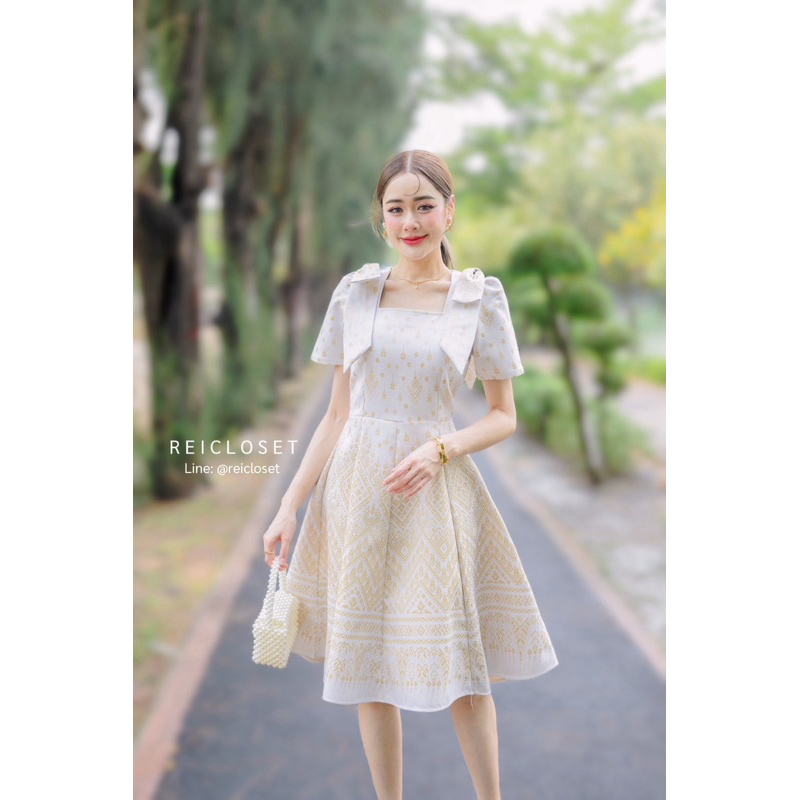 ชุดเดรสผ้าทอลายแพรวากาฬสินธุ์ แต่งโบว์ไหล่ เนื้อผ้าหนักทิ้งตัว สีขาวงาช้าง ไซส์ S-2XL