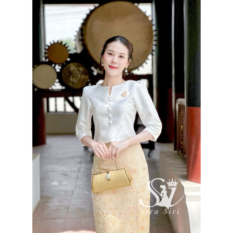 ชุดไทยไหมอิตาลีคอวีแขนสามส่วน พร้อมผ้าถุงแพรทิพย์ ทำบุญเรียบหรู